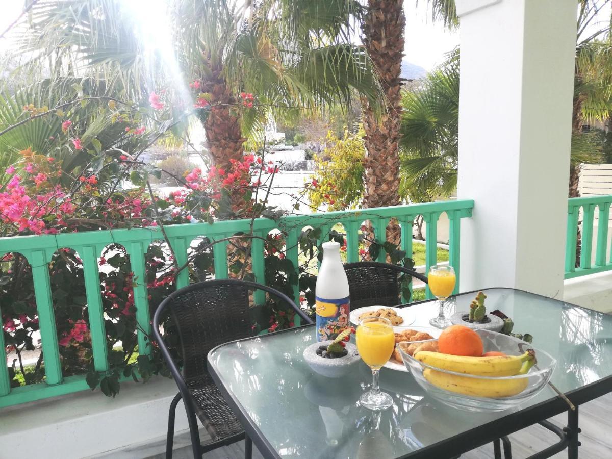 Kamari Beach Houses With Balcony And Garden Luaran gambar