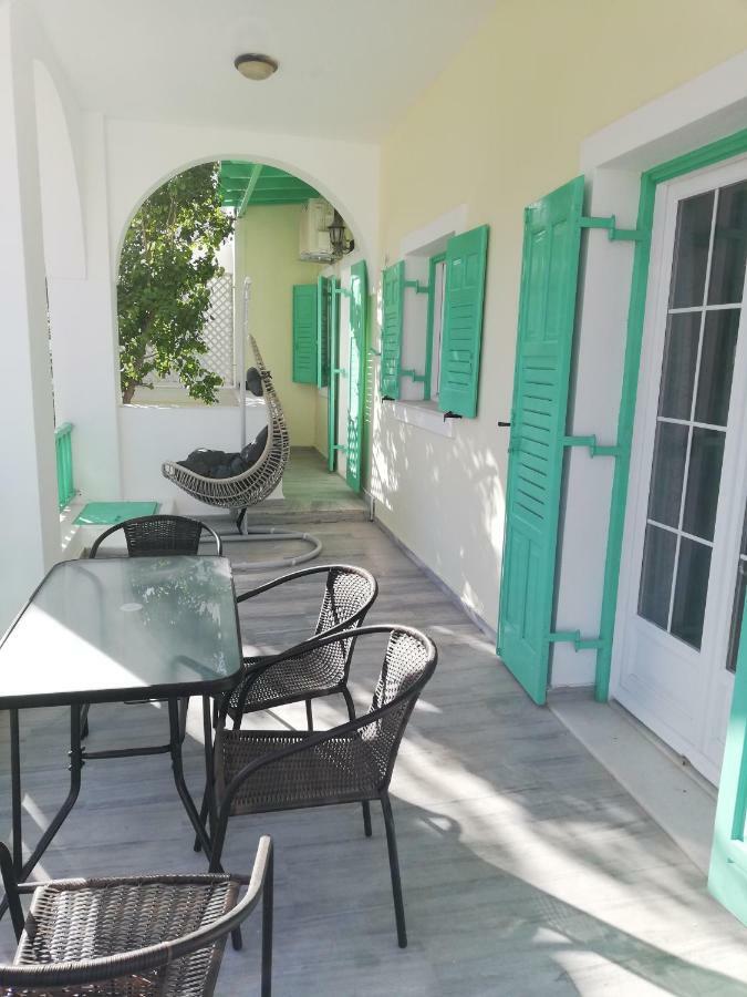 Kamari Beach Houses With Balcony And Garden Luaran gambar