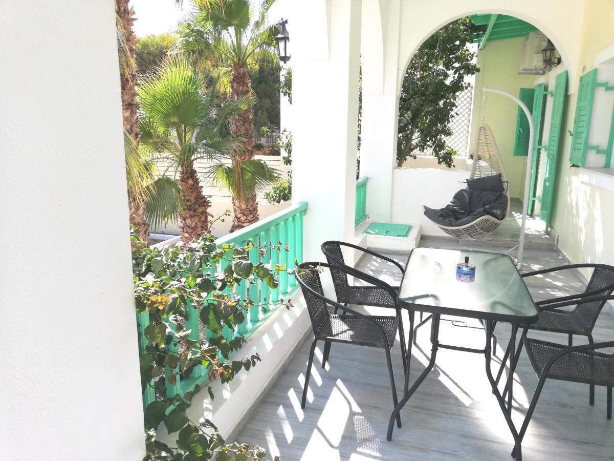 Kamari Beach Houses With Balcony And Garden Luaran gambar